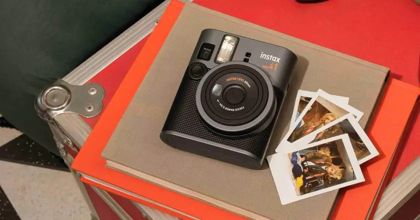 Новинка от instax: мгновенная камера mini 41, которая удивит вас!