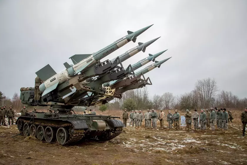 ВСУ используют ЗРК С-125 Newa SC, это польская модификация советского ЗРК с обновлённой электроникой и на базе шасси танка WZT-1