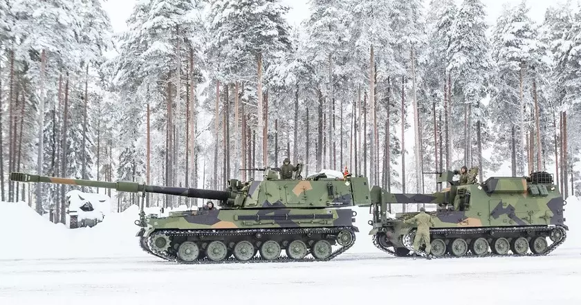 Норвегия закажет ещё четыре самоходные гаубицы K9 Thunder вместе с транспортно-заряжающими машинами K10