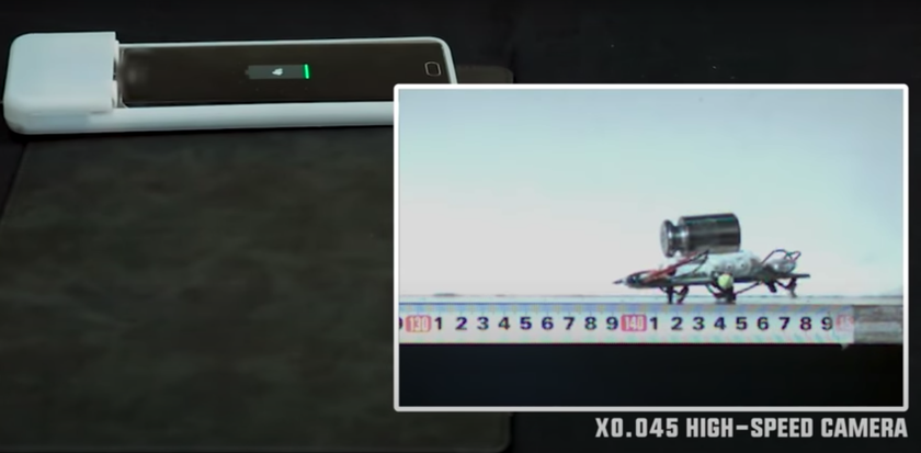 CaseCrawler: чехол-робот с крошечными ножками, который сам относит смартфон на зарядку