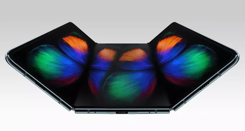 Слух: складной планшет Samsung назовут Galaxy Z Fold Tab и его представят в начале 2022 года