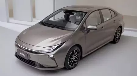 The updated Corollas received an increased wheelbase and advanced equipment in China