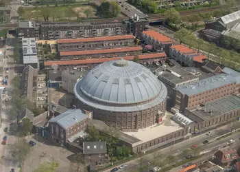 Amazon превратила бывшую нидерландскую тюрьму де Копель в офисный комплекс