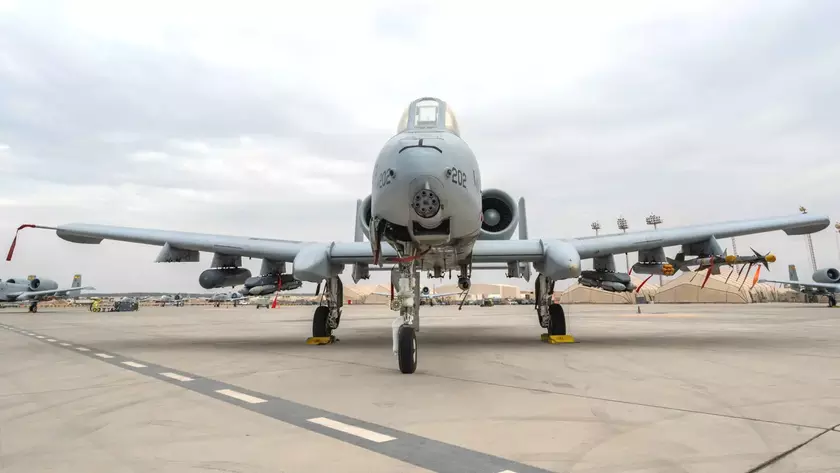 Культовые штурмовики A-10 Thunderbolt II теперь могут использовать ракеты APKWS II и управляемые бомбы малого диаметра GBU-39/B