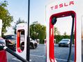 Tesla представила новую зарядную станцию Supercharger V3