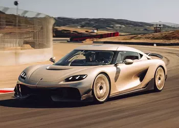 Сімейний гіперкар на 2300 сил: Koenigsegg ...