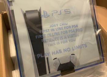 Герой очередей: Sony подарила PlayStation 5 самому первому покупателю PS4 и PS4 Pro