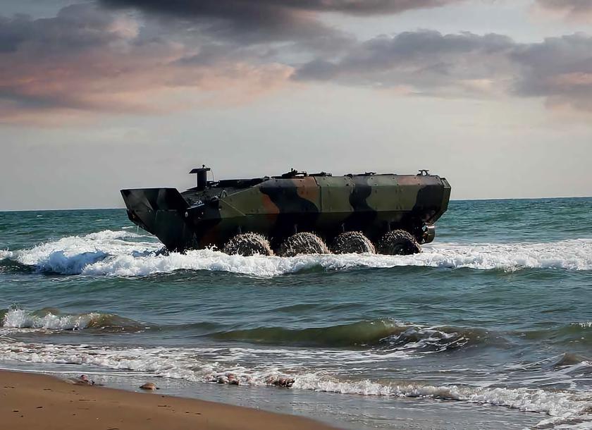 Italy buys 36 VBA 8×8 armored amphibious vehicles