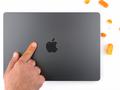 В iFixit разобрали новый MacBook Pro M3 и объяснили, почему корпус стал темнее и собирает меньше отпечатков пальцев