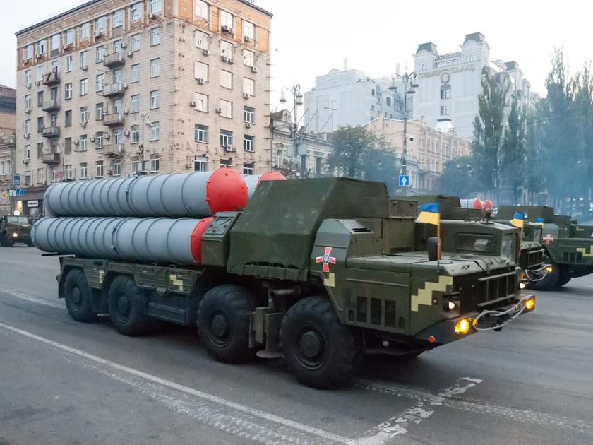 Украинские военные показали два огромных ЗРК «С-300»