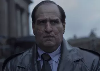 Во вселенной Бэтмена Мэтта Ривза Пингвина теперь зовут "Оз Кобб", чтобы сделать его более приземленным