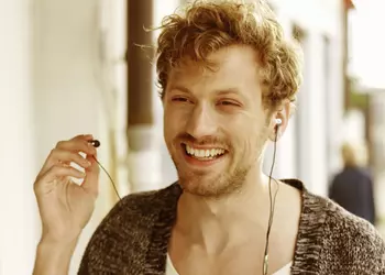 Проводная гарнитура Sony Ericsson MH907 с естественным управлением (видео)