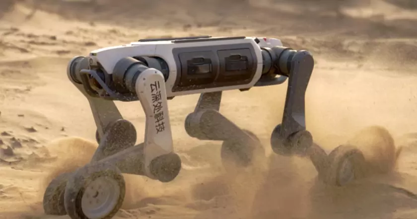 Deep Robotics Lynx M20: робопес на колесах для перевозки груза спасателей (видео)