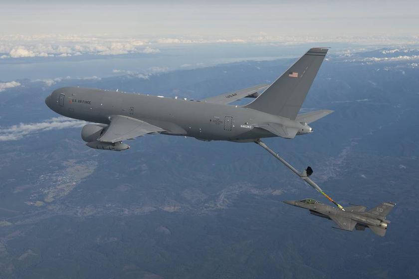 Воздушный танкер Boeing KC-46 Pegasus уже может дозаправить в полёте любой самолёт, кроме легендарного A-10 Thunderbolt II