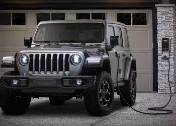 Stellantis прекратил производство плагин-гибридов Jeep и Chrysler в Северной Америке