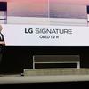 lg-OLED65R9-rollable-tv-ces-2019-3.jpg