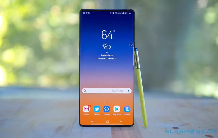 Samsung может выпустить еще одну версию Galaxy Note 10 — компактную и более дешевую