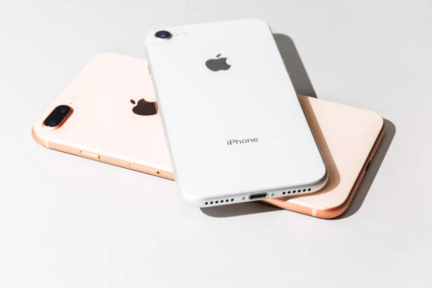Замена заднего стекла в iPhone 8 стоит, как китайский флагман