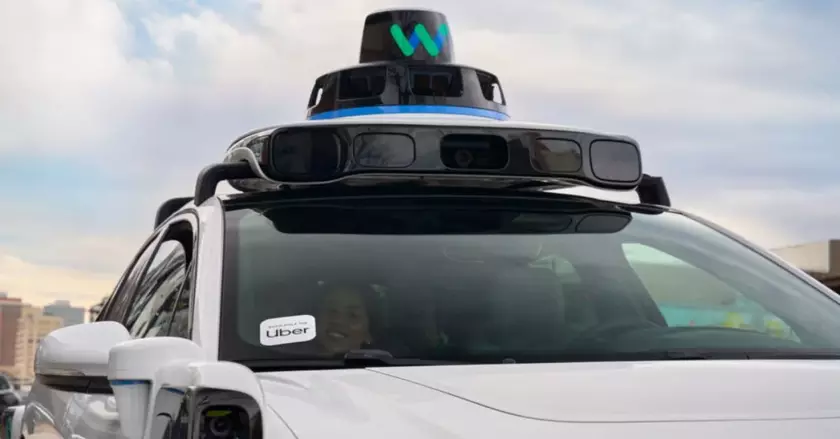 Uber и Waymo запускают беспилотные такси - будущее уже здесь!
