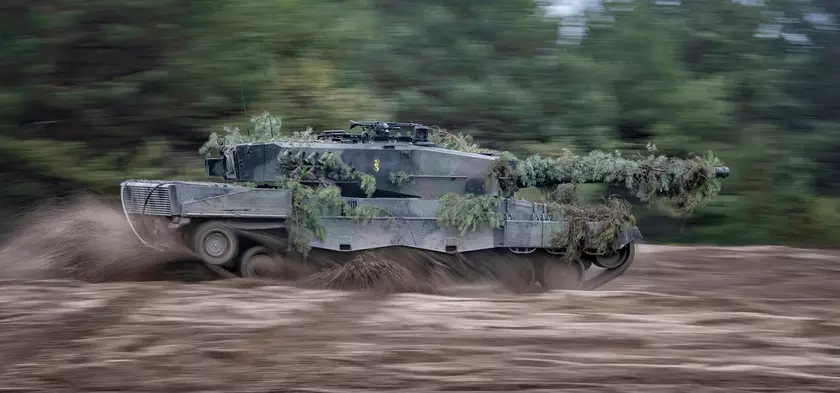 Словакия получила первый немецкий танк Leopard 2A4 взамен БМП-1, которые были переданы Украине