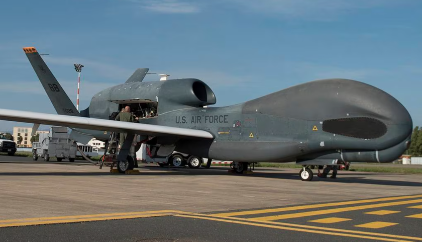 NATO keeps reconnaissance aircraft RQ-4B Global Hawk, EP-3E Aries II and EL / W-2085 over the Black Sea