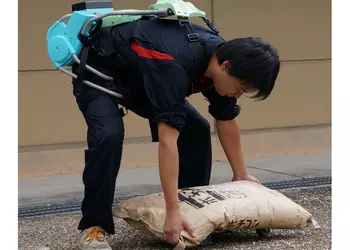 Уже этой осенью Panasonic начнет продавать свои экзоскелеты