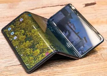 Слух: складной смартфон Huawei, который будет складываться в трое покажут в сентябре