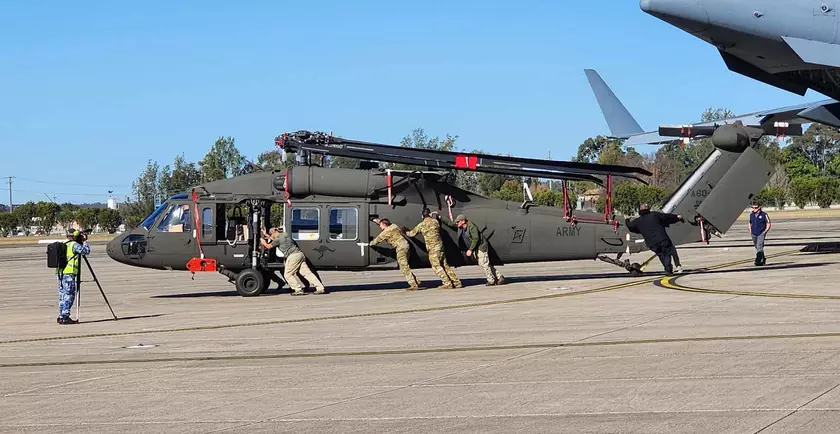 Австралия получила первые три из 40 вертолётов Sikorsky UH-60M Black Hawk по контракту стоимостью $2 млрд