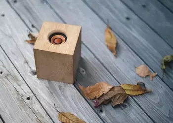 JVC Kenwood выпустила эксклюзивные полностью деревянные беспроводные колонки WDS-01