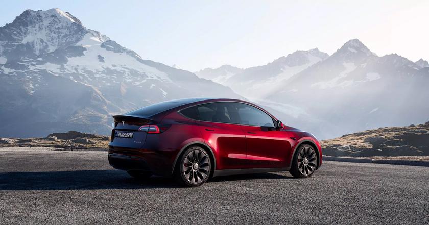 Tesla chce podnieść produkcję crossovera Model Y w Teksasie do 75 000 pojazdów na kwartał w oczekiwaniu na zwiększony popyt od początku 2023 r.