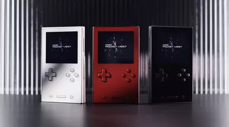 Ayano showed all the colors of the premium retro console Pocket Vert and revealed several other important features