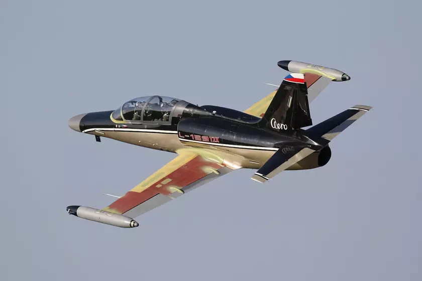 Aero Vodochody впервые протестировала в небе свой новый легкий многоцелевой штурмовик L-159 T2X