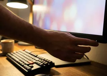 Best Monitors with Built-In Speakers (Cart-Worthy)