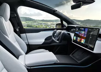 Tesla will add Apple CarPlay support ...