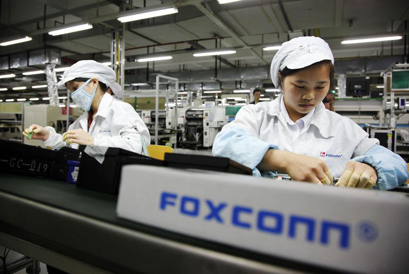 Тысячи сотрудников уволились с крупнейшей фабрики Foxconn, поставки iPhone под угрозой