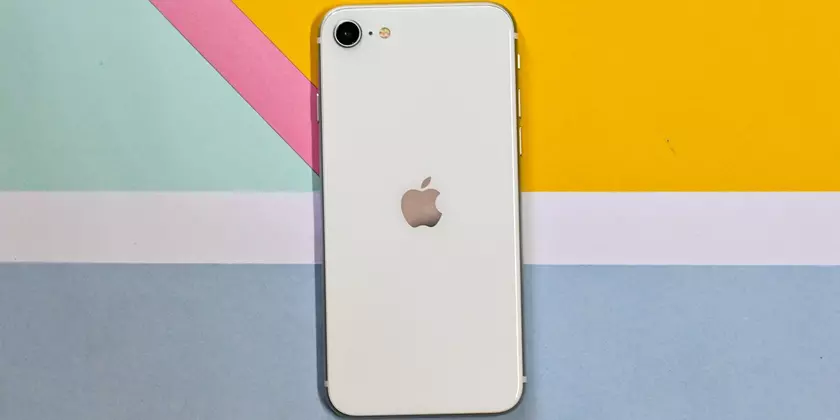 Аналитики: новый iPhone SE с поддержкой сетей 5G сможет переманить почти 1.4 млрд пользователей Android