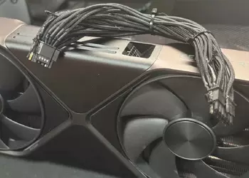 Зафиксирован первый случай оплавления порта питания флагманской видеокарты RTX 5090 FE