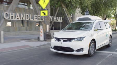 Waymos robotdrosjer har begynt å levere Uber Eats i Phoenix