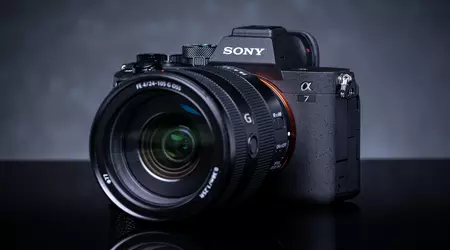 Нову повнокадрову бездзеркальну камеру Sony A7V можуть анонсувати уже в листопаді