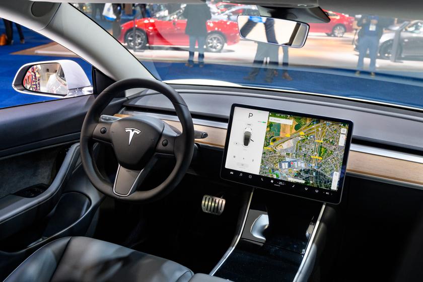 Илон Маск: в автомобилях Tesla появится функция видеоконференций