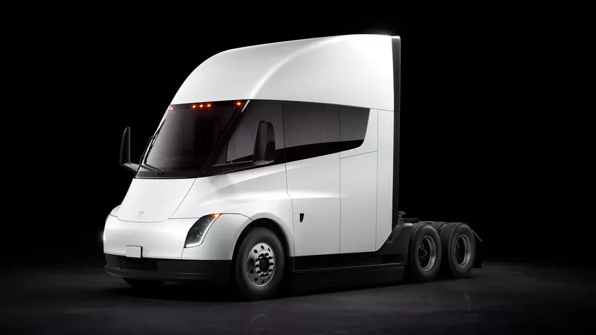 Tesla Semi в огне: электрогрузовик компании Илона Маска попал в серьёзное ДТП в США