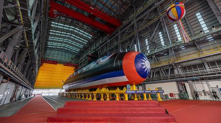Taiwán ha botado su primer submarino, el Hai Kun, valorado en 1.540 millones de dólares, que recibirá torpedos estadounidenses Mk 48 y misiles antibuque Harpoon.