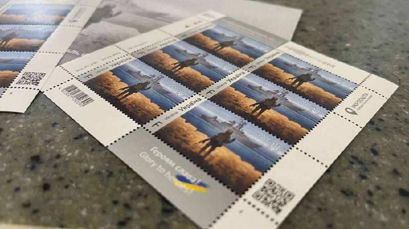 Украинцы самостоятельно выберут дизайн следующей военной марки Укрпочты: опрос проходит в Дії