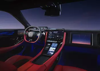 Honda установила шесть дисплеев в новый GT 