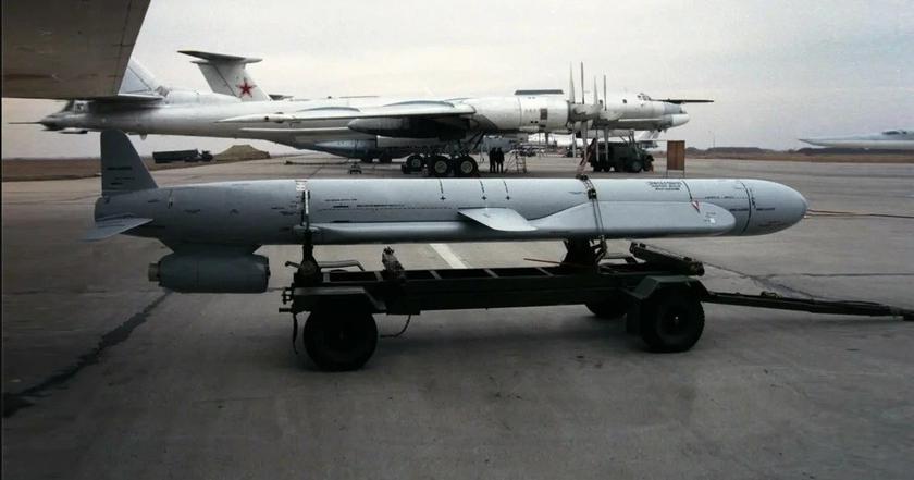 Силы обороны Украины показали, как американская система FIM-92 Stinger сбивает российскую стратегическую крылатую ракету Х-101 дальностью более 5000 км