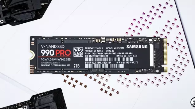 Indistinguishable: Fake Samsung 990 PRO SSDs ...