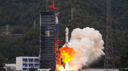 China is begonnen met de bouw van zijn eigen analoog van Starlink - de Long March 2D raket lanceerde de eerste internetsatelliet Guowang in een baan om de aarde.