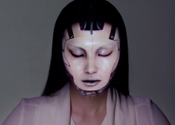 Интересные видео недели: сенсорная баскетбольная площадка, цифровой макияж и день из жизни сковородки для пиццы