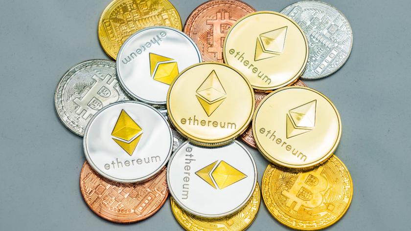 CoinMarketCap сошёл с ума – курс Bitcoin вырос до $800 млрд, Ethereum подорожал до $43 млрд, а Dogecoin теперь стоит $2 млн
