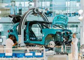 VW уменьшит зарплаты менеджерам на 10% на два года